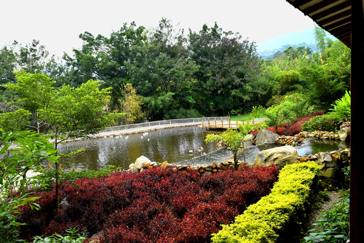 fina-con-lago-para-eventos-medellin